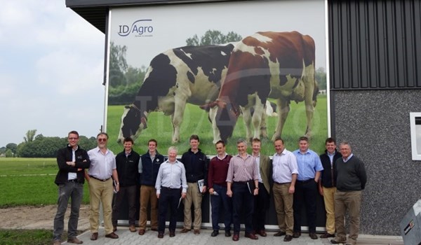 British advisers visit a Cow Lounge