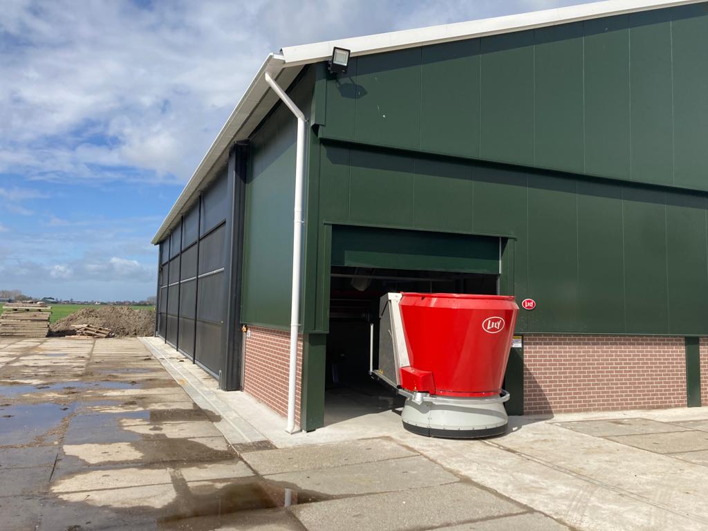 Modular Feed Kitchen with storage in Vijverberg (NL)